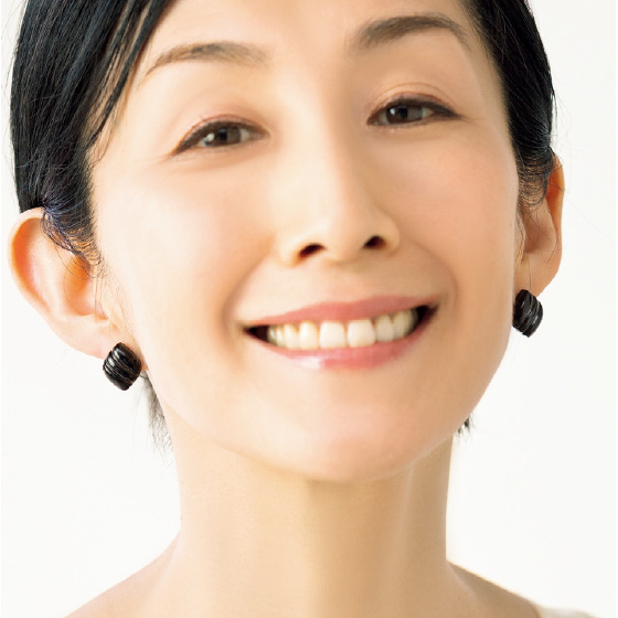 agete マリアージュリファインドジェット ピアス アガット】自然の美しさとテクニックが生み出したアンバー(琥珀