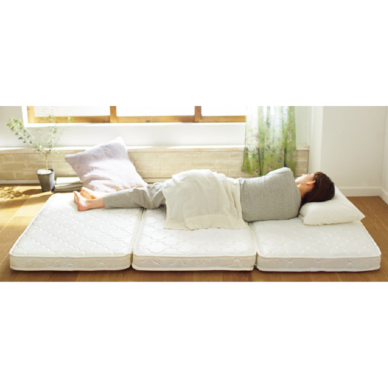 ふとんに使える3ツ折りスプリングマットレス｜くらしと生協