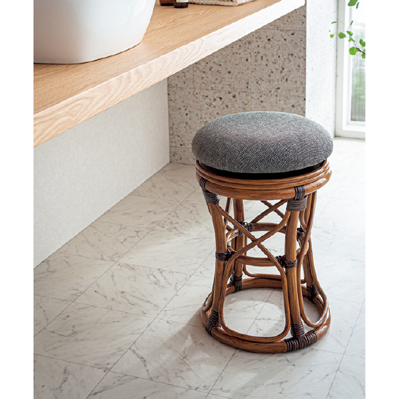 桜屋工業　ピンククッションの籐スツール 桜屋工業 ピンククッションの籐スツール