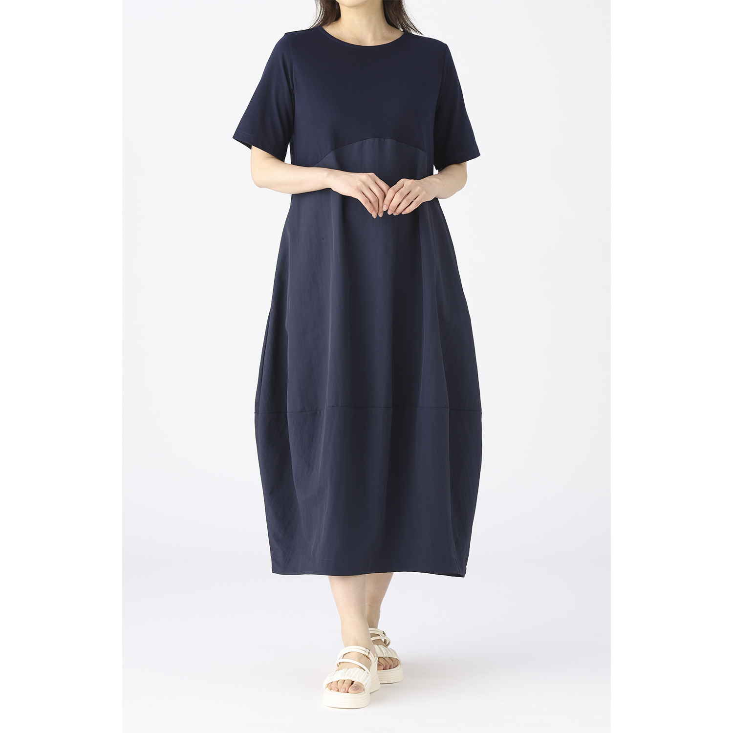 【美品】ESTNATION ネイビー サテンコクーンワンピース F 異素材使いのさらさらはっ水コクーンワンピース｜くらしと生協