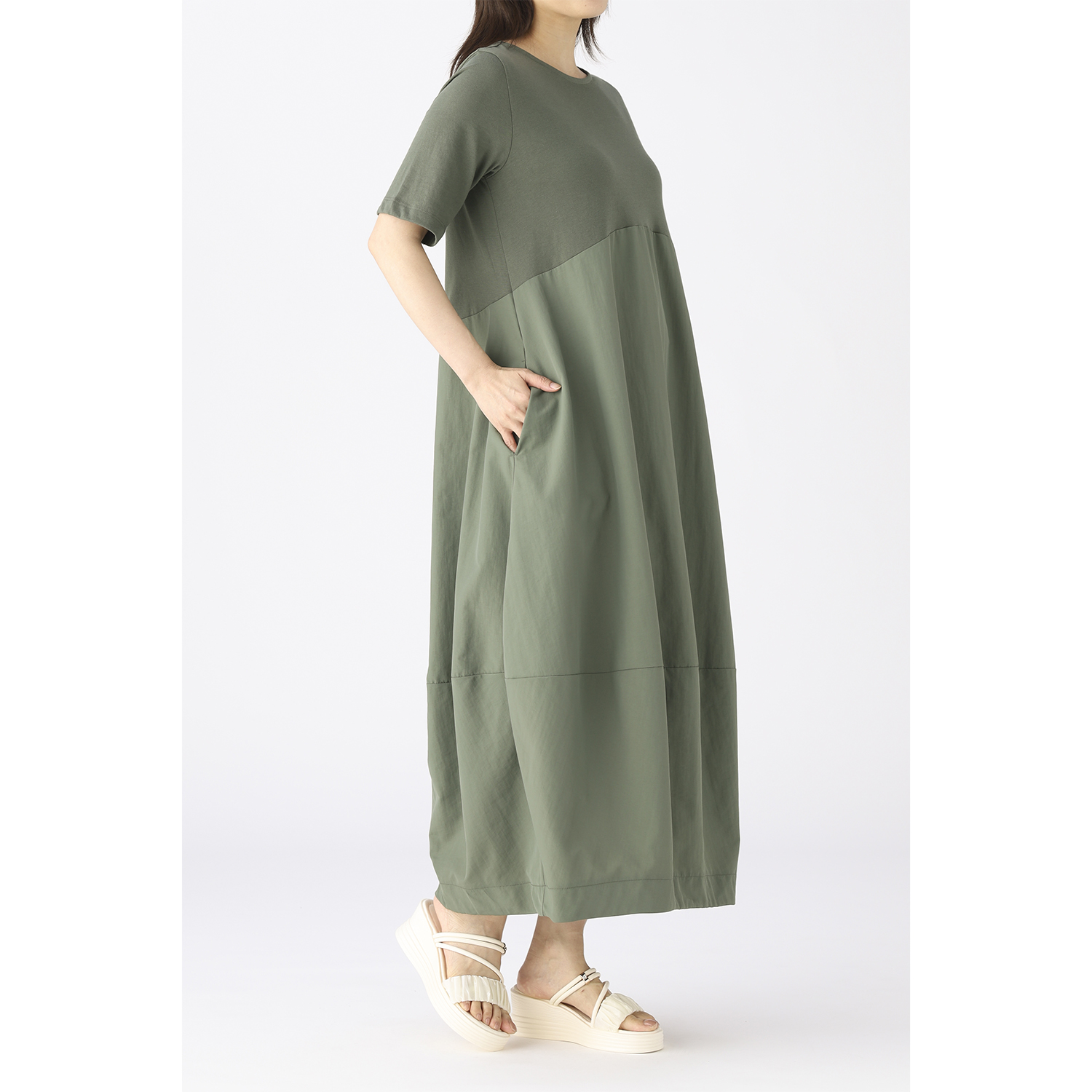 新品⭐️Bell Ponyオリーブグリーン異素材切替コクーンワンピース (タグ付) 異素材使いのさらさらはっ水コクーンワンピース｜くらしと生協