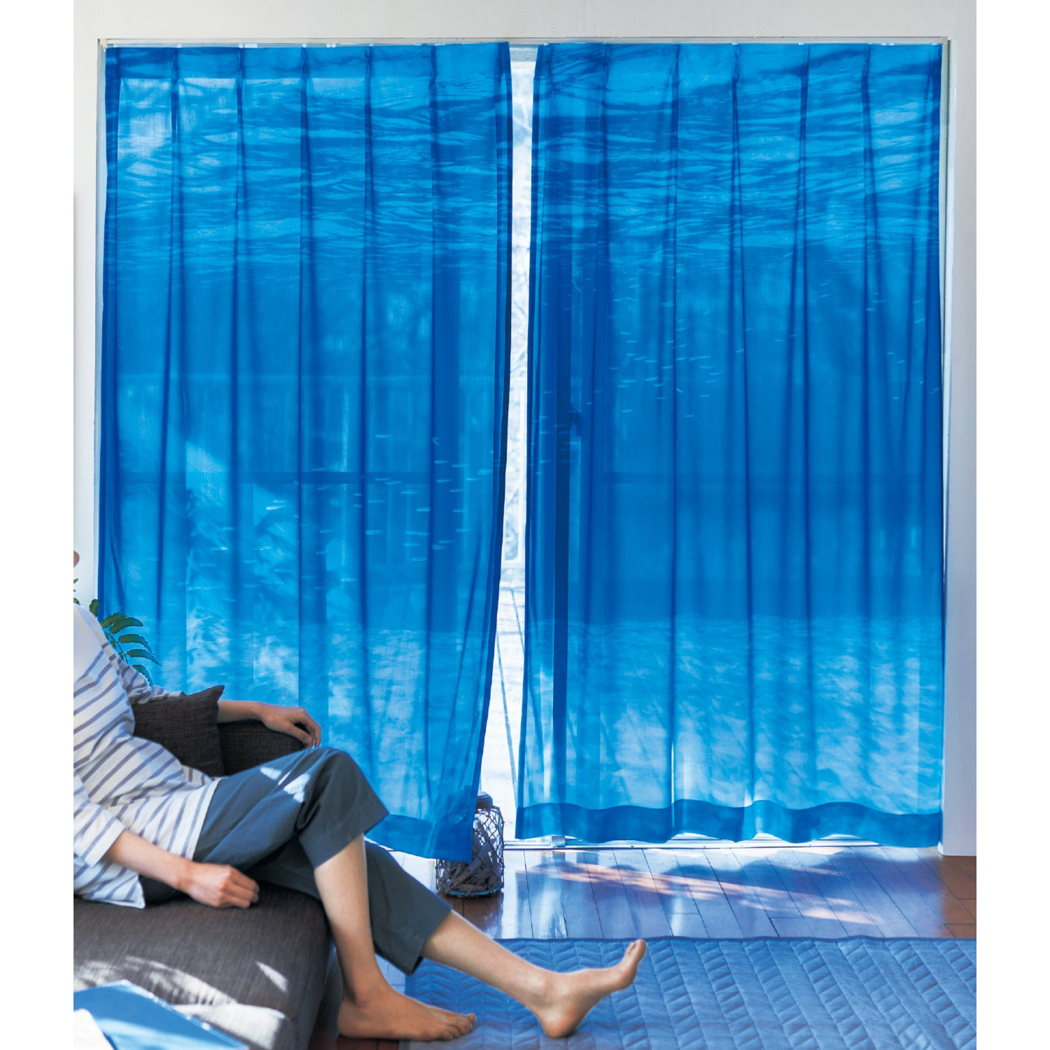 �C�̒����f�����t�u�J�b�g�E���[�X�J�[�e���i�Q���g�j�g�p�C���[�W���r���O�Q