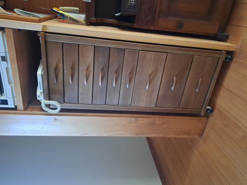 【新品】多段チェスト　キャスター付き　スタイリッシュ　アウトレット 新品】多段チェスト キャスター付き スタイリッシュ